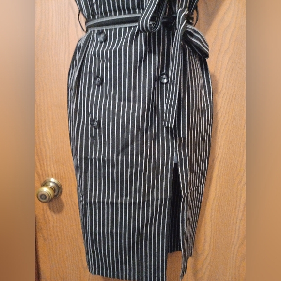 Black Striped belted sleeveless dress - Picture 5 of 12